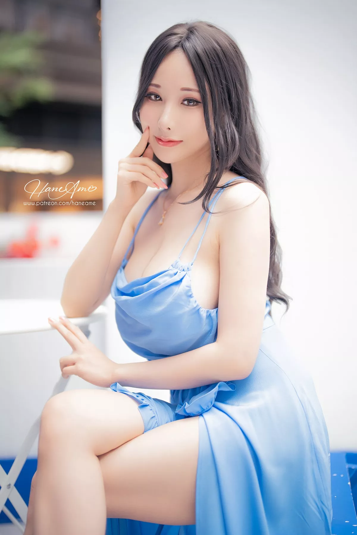 Coser美女雨波_HaneAme爱琴海主题户外性感深蓝吊带长裙秀完美身材迷人写真39P