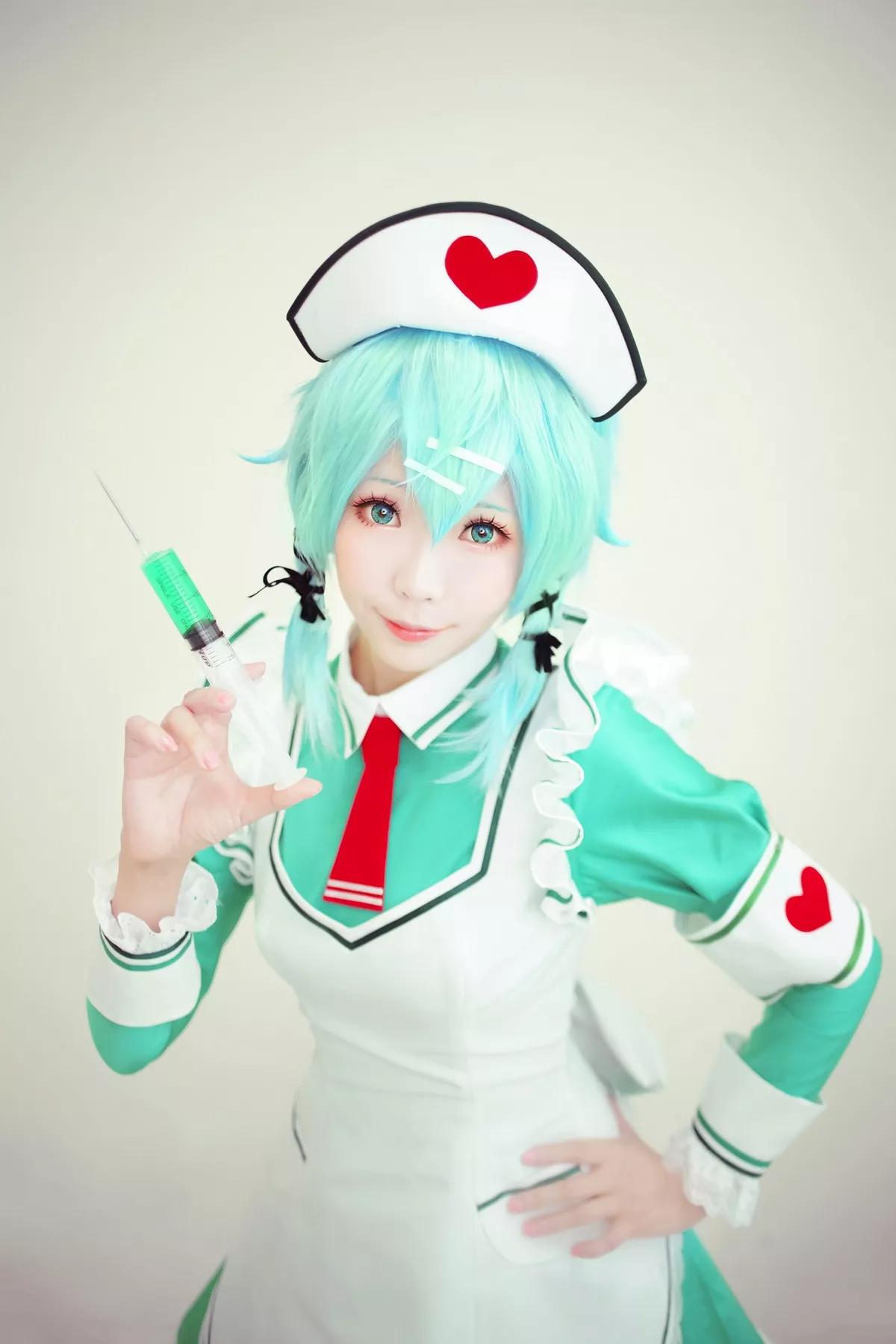 Coser妹子Ely_eee诗乃护士主题私房性感绿色护士装秀完美身材迷人诱惑写真32P