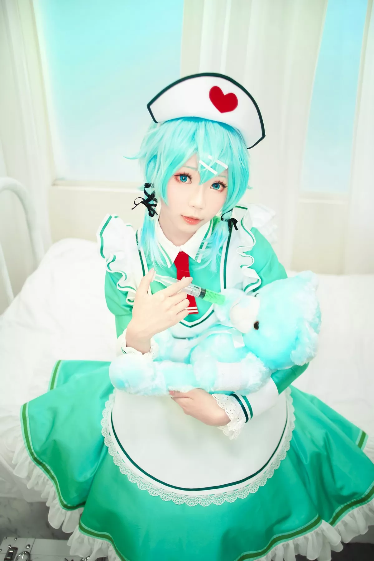 Coser妹子Ely_eee诗乃护士主题私房性感绿色护士装秀完美身材迷人诱惑写真32P