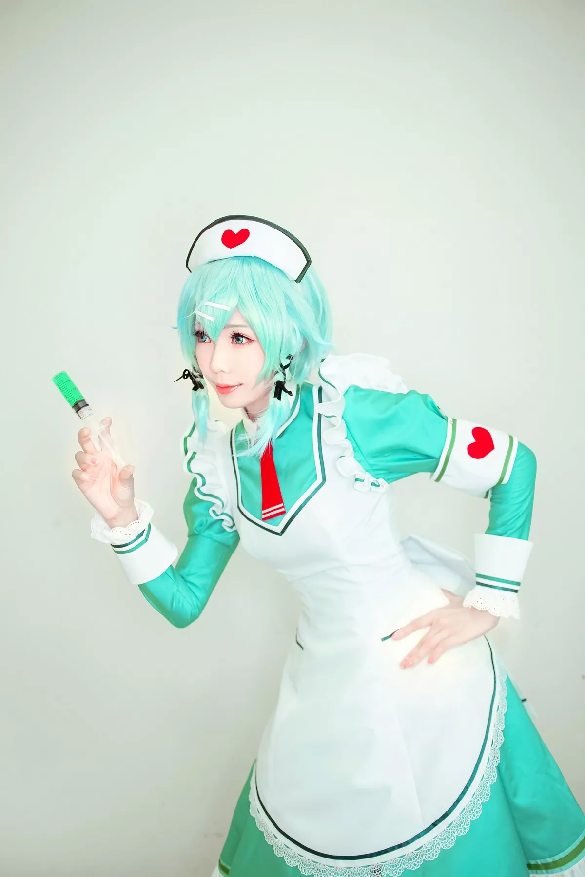 Coser妹子Ely_eee诗乃护士主题私房性感绿色护士装秀完美身材迷人诱惑写真32P