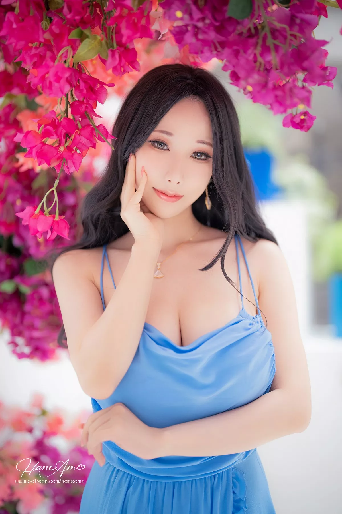 Coser美女雨波_HaneAme爱琴海主题户外性感深蓝吊带长裙秀完美身材迷人写真39P