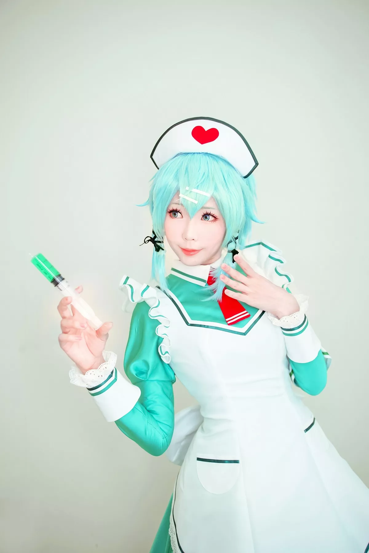 Coser妹子Ely_eee诗乃护士主题私房性感绿色护士装秀完美身材迷人诱惑写真32P