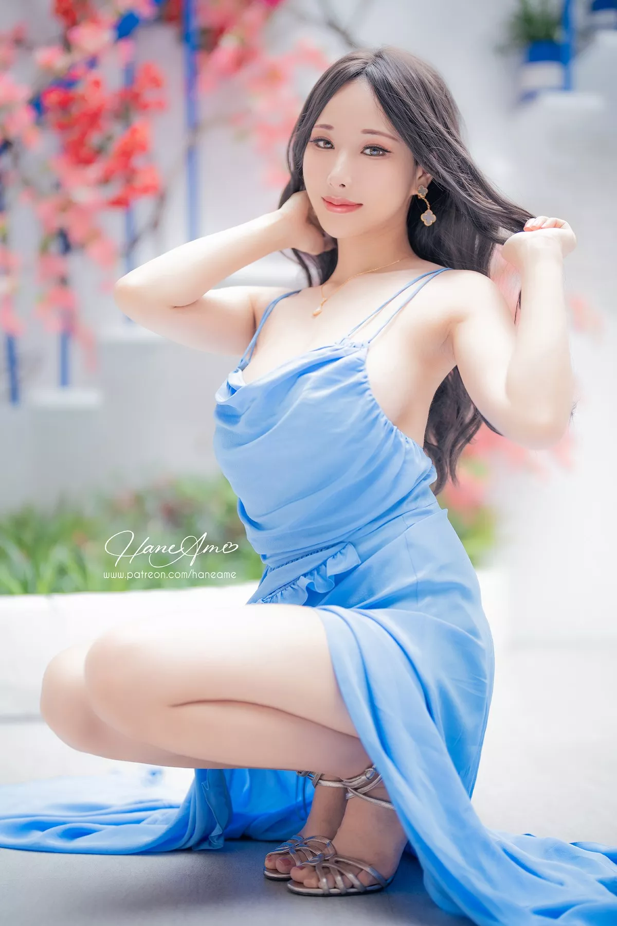 Coser美女雨波_HaneAme爱琴海主题户外性感深蓝吊带长裙秀完美身材迷人写真39P