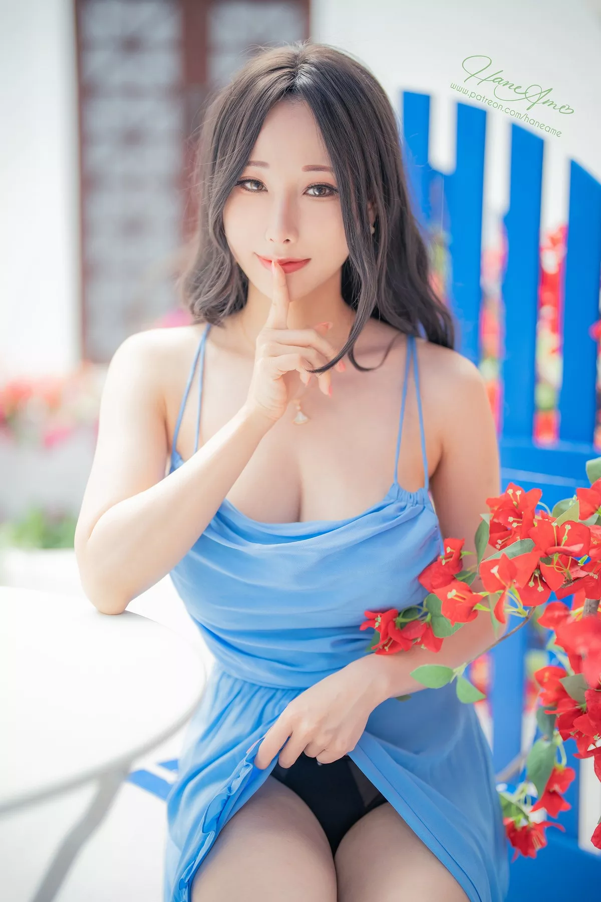 Coser美女雨波_HaneAme爱琴海主题户外性感深蓝吊带长裙秀完美身材迷人写真39P