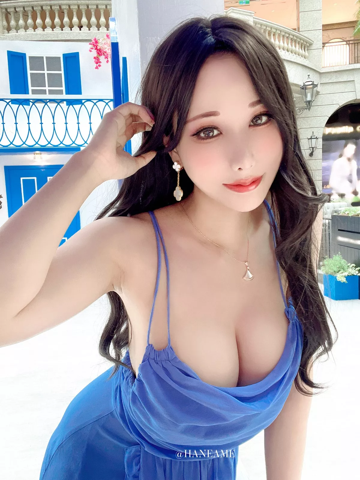 Coser美女雨波_HaneAme爱琴海主题户外性感深蓝吊带长裙秀完美身材迷人写真39P