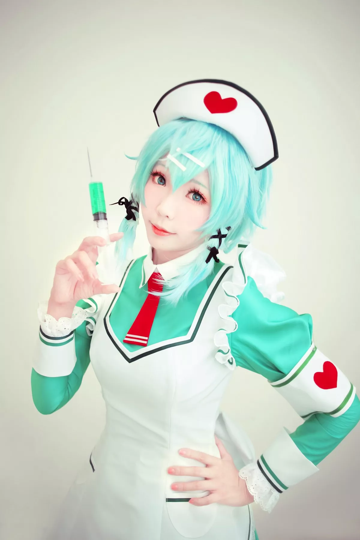 Coser妹子Ely_eee诗乃护士主题私房性感绿色护士装秀完美身材迷人诱惑写真32P