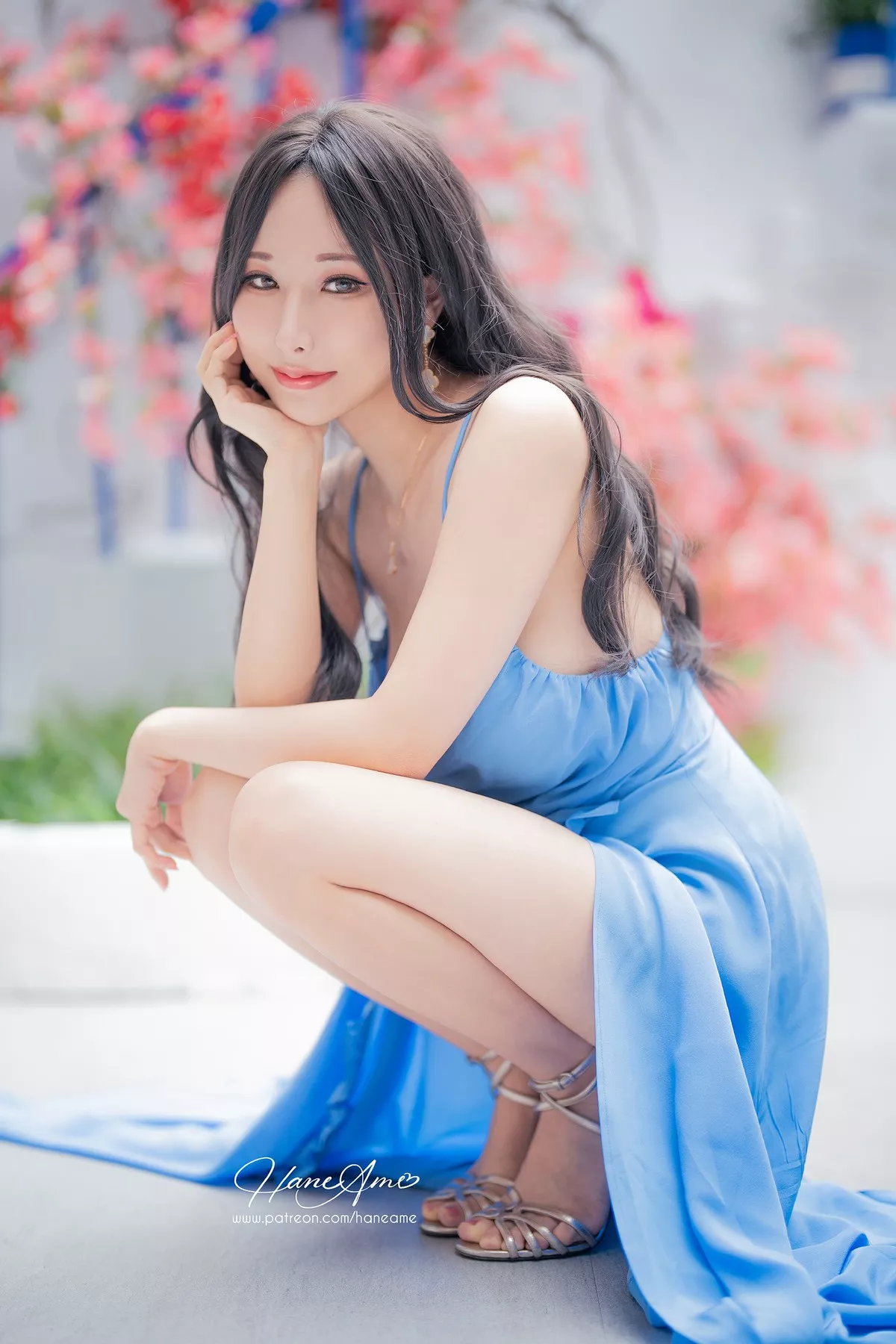 Coser美女雨波_HaneAme爱琴海主题户外性感深蓝吊带长裙秀完美身材迷人写真39P