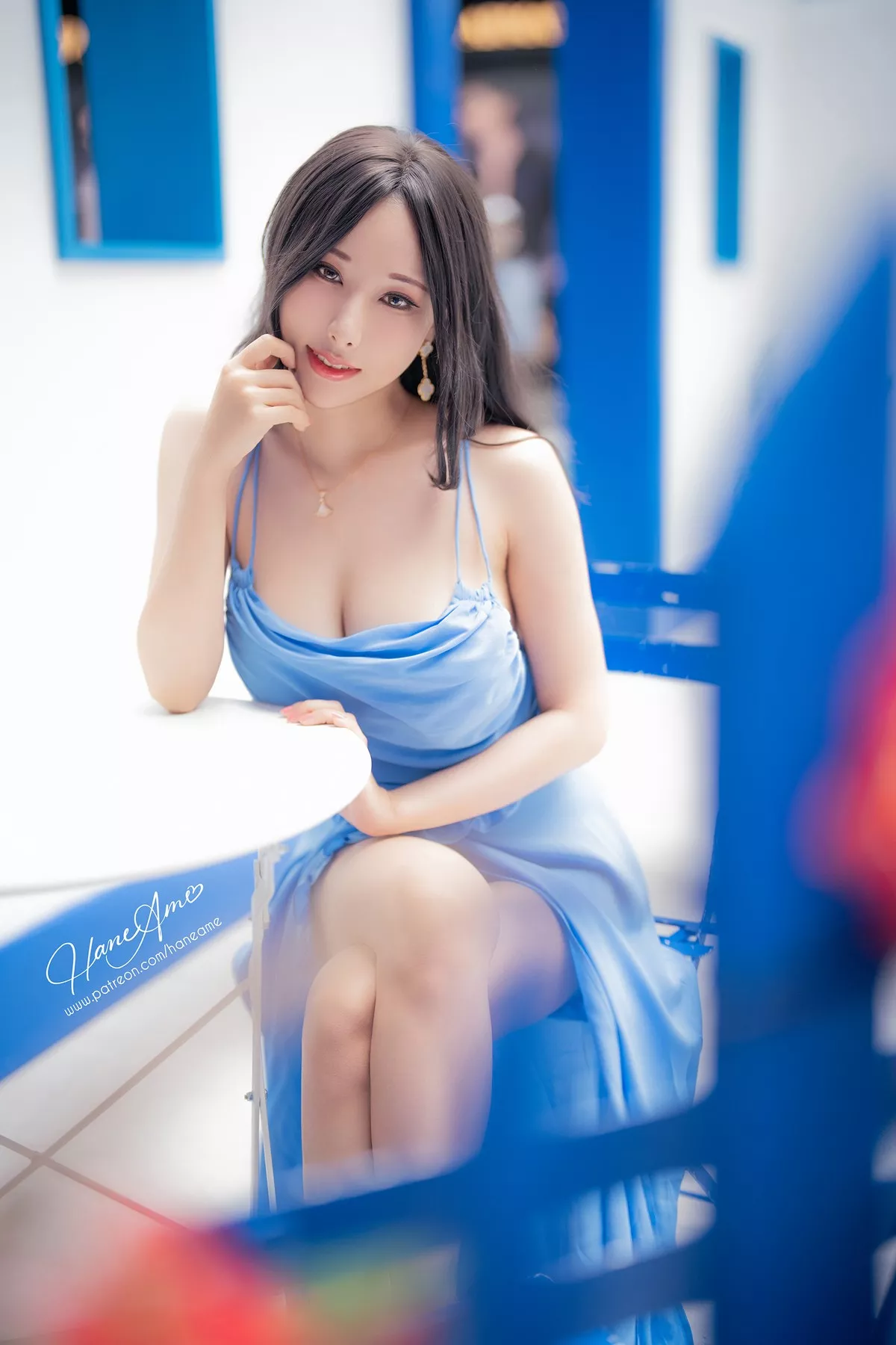 Coser美女雨波_HaneAme爱琴海主题户外性感深蓝吊带长裙秀完美身材迷人写真39P