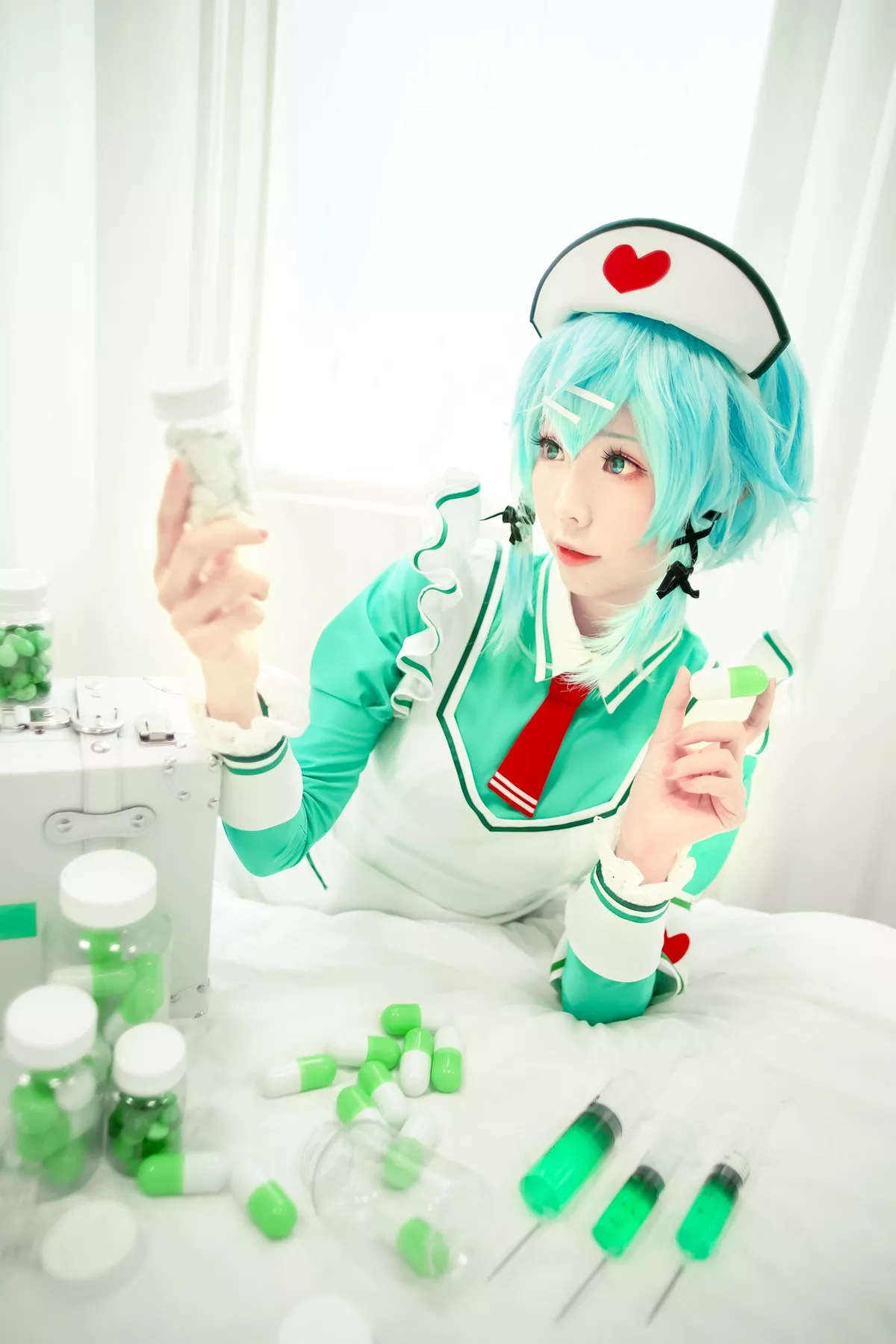 Coser妹子Ely_eee诗乃护士主题私房性感绿色护士装秀完美身材迷人诱惑写真32P