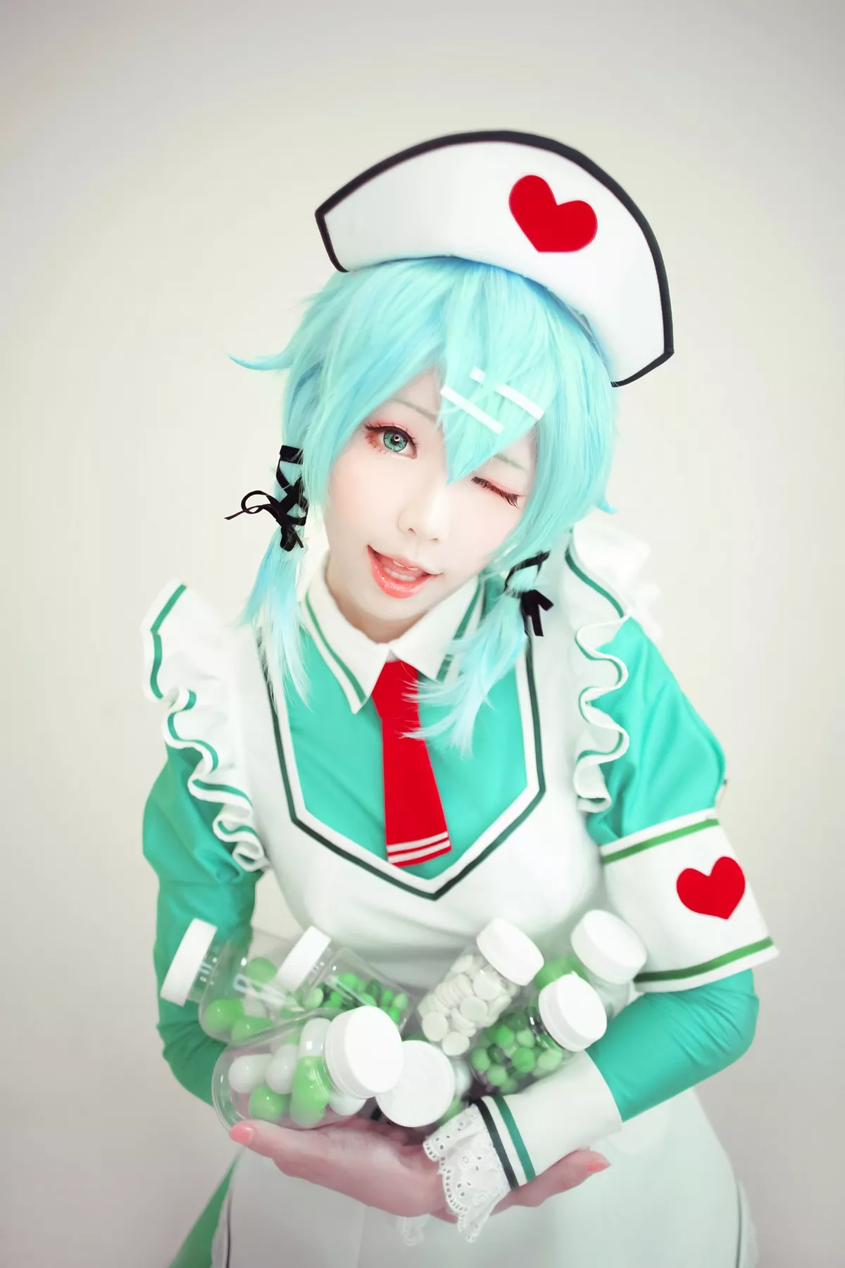 Coser妹子Ely_eee诗乃护士主题私房性感绿色护士装秀完美身材迷人诱惑写真32P
