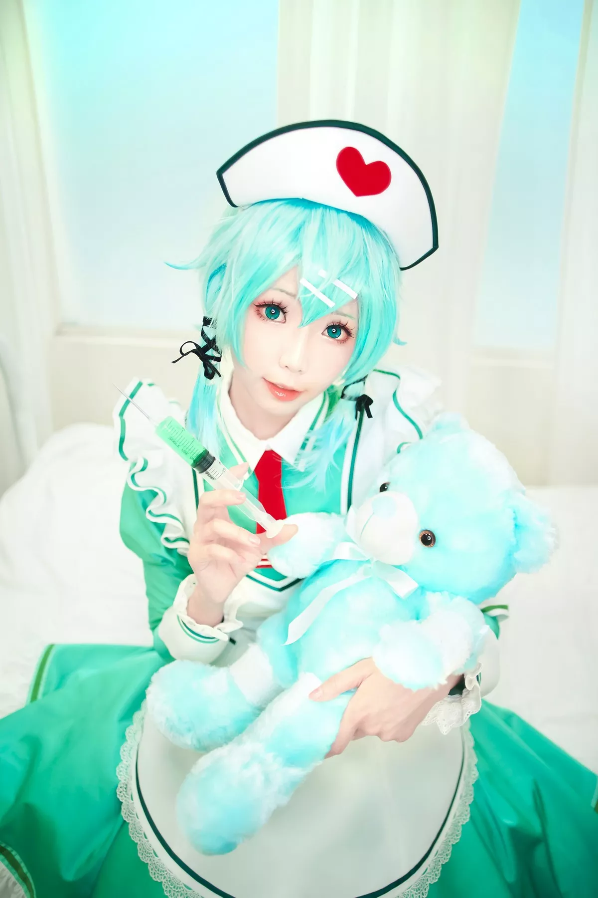 Coser妹子Ely_eee诗乃护士主题私房性感绿色护士装秀完美身材迷人诱惑写真32P