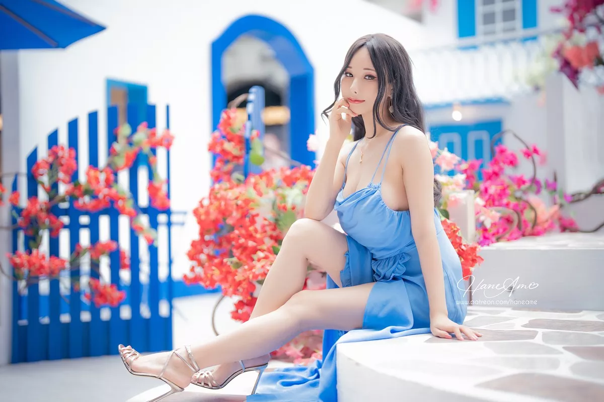 Coser美女雨波_HaneAme爱琴海主题户外性感深蓝吊带长裙秀完美身材迷人写真39P
