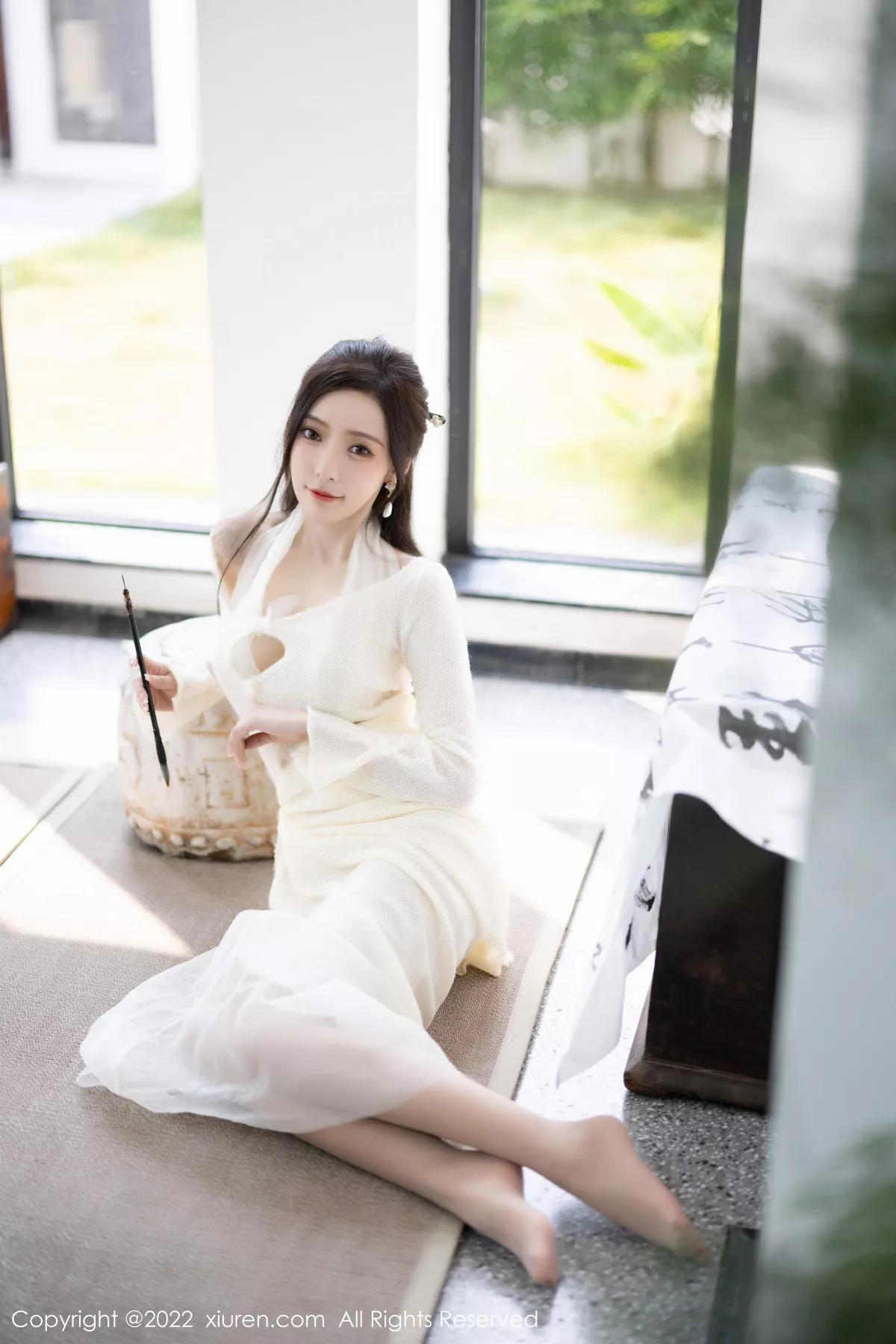 XiuRen第5846期_女神王馨瑶yanni性感白色连衣裙配超薄肉丝秀翘臀美腿诱惑写真87P