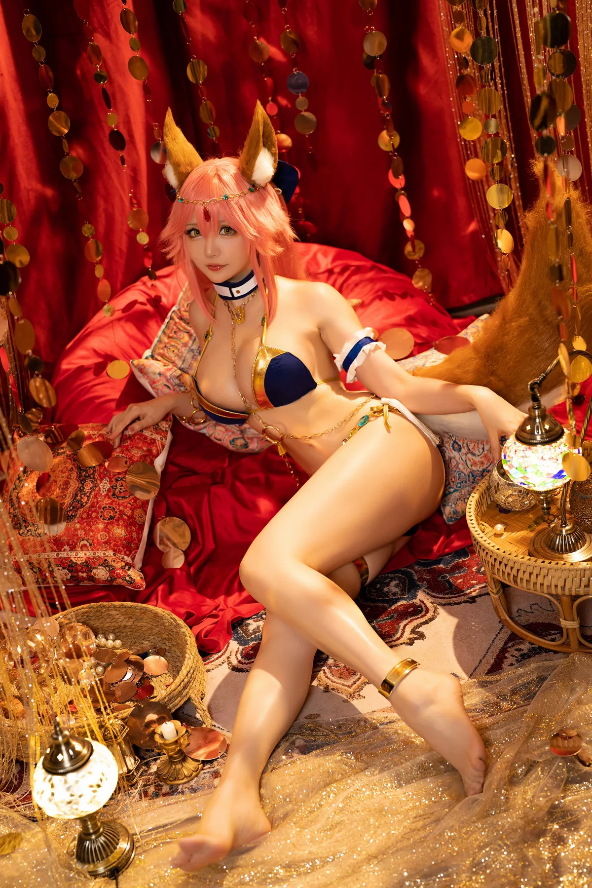 Coser小姐姐星之迟迟玉藻前舞娘主题居家私房性感金色边内衣秀豪乳诱惑写真36P