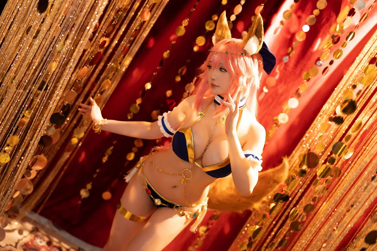 Coser小姐姐星之迟迟玉藻前舞娘主题居家私房性感金色边内衣秀豪乳诱惑写真36P