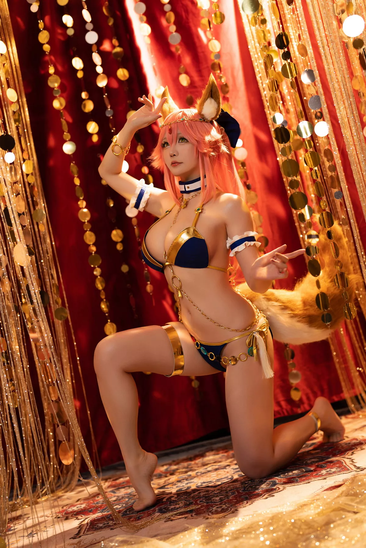 Coser小姐姐星之迟迟玉藻前舞娘主题居家私房性感金色边内衣秀豪乳诱惑写真36P