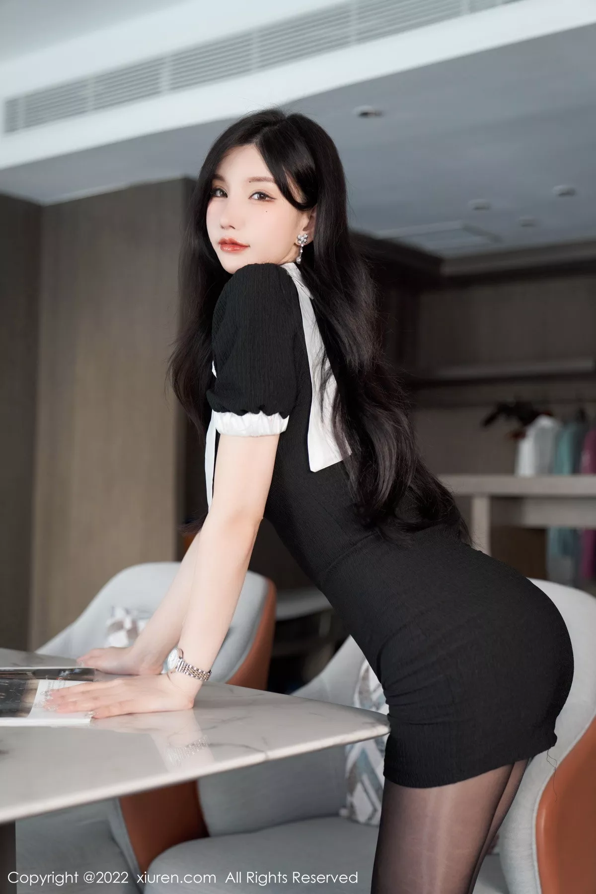 XiuRen第5848期_女神周于希Sally私房性感蓝色蕾丝内衣配超薄闪亮黑丝魅惑写真102P