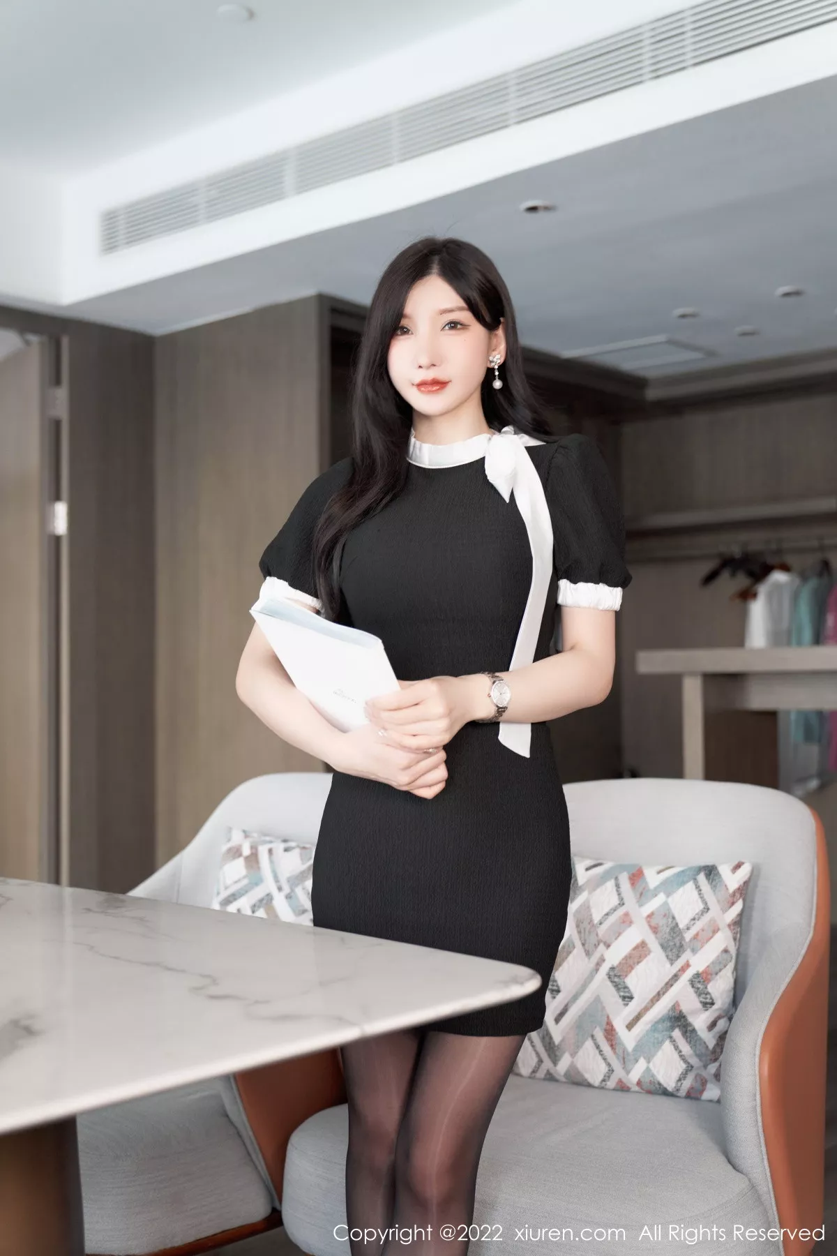 XiuRen第5848期_女神周于希Sally私房性感蓝色蕾丝内衣配超薄闪亮黑丝魅惑写真102P