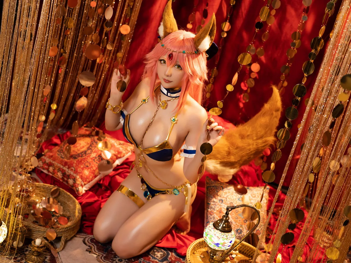 Coser小姐姐星之迟迟玉藻前舞娘主题居家私房性感金色边内衣秀豪乳诱惑写真36P