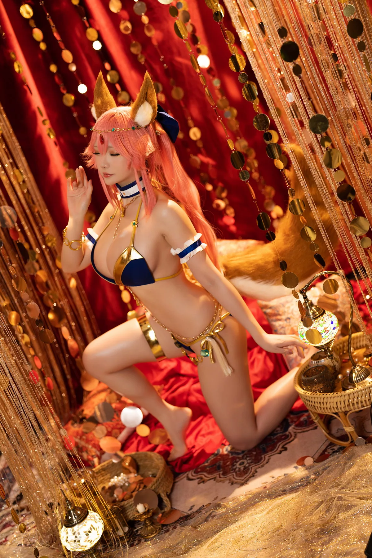 Coser小姐姐星之迟迟玉藻前舞娘主题居家私房性感金色边内衣秀豪乳诱惑写真36P
