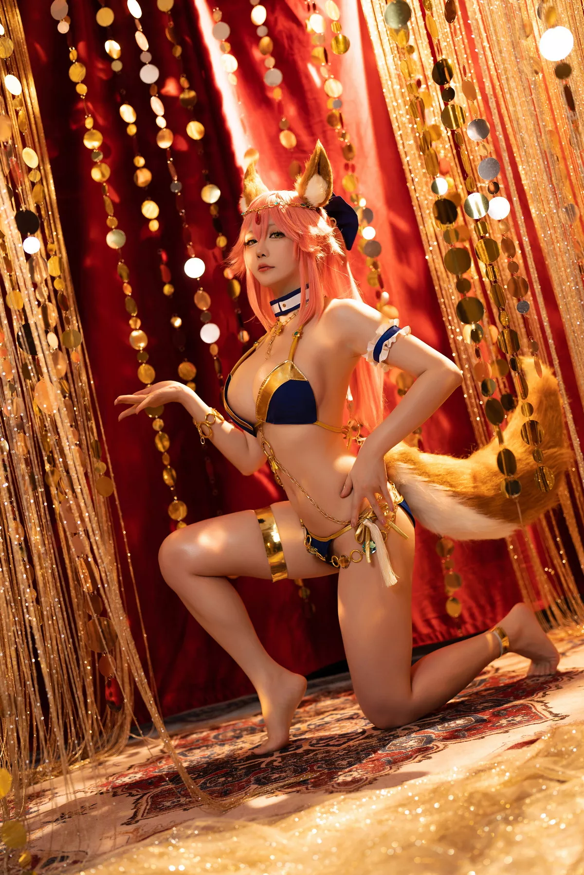 Coser小姐姐星之迟迟玉藻前舞娘主题居家私房性感金色边内衣秀豪乳诱惑写真36P