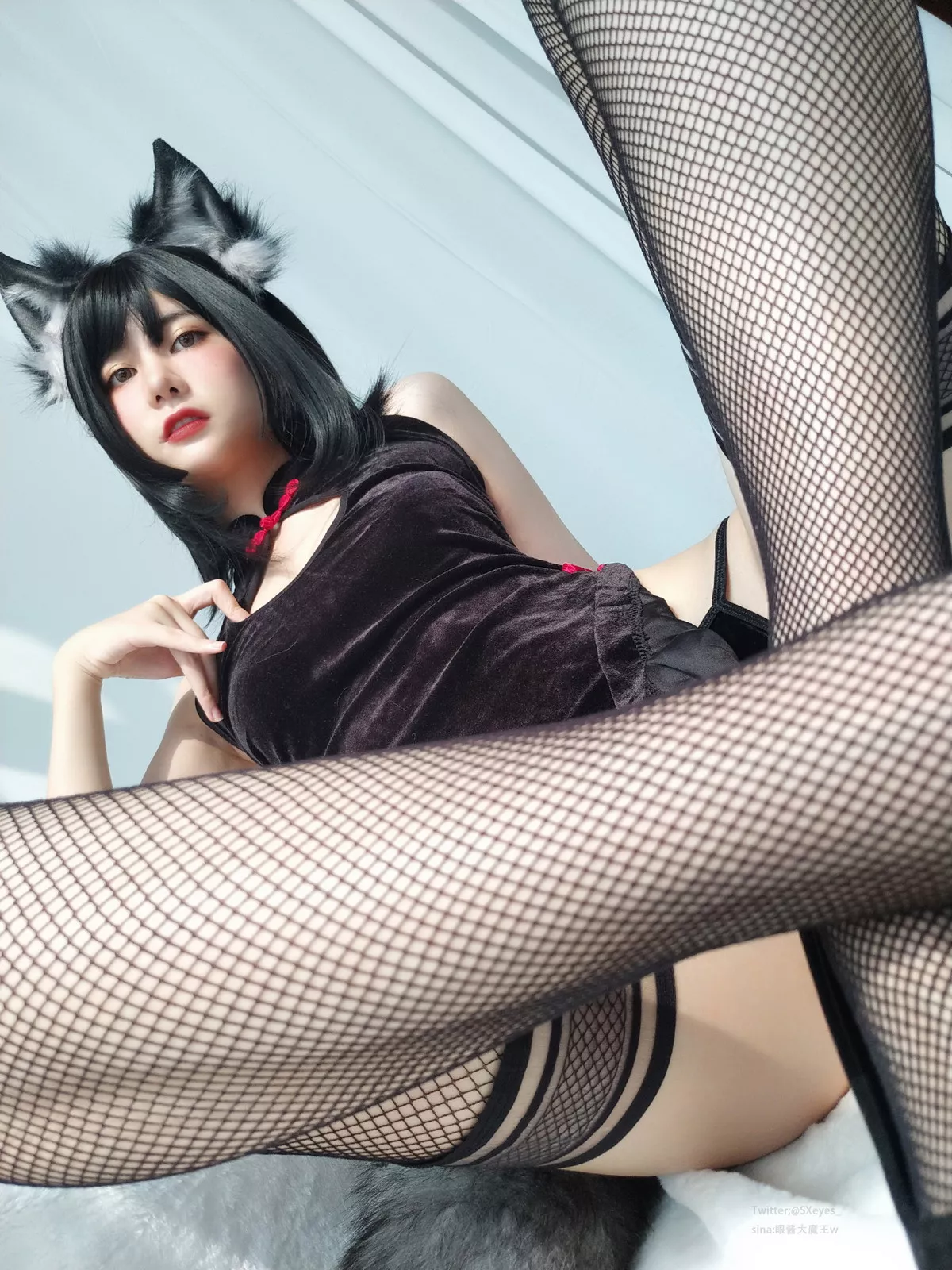 萌妹子眼酱大魔王旗袍主题私房性感情趣旗袍配黑丝袜秀翘臀美腿撩人诱惑写真34P