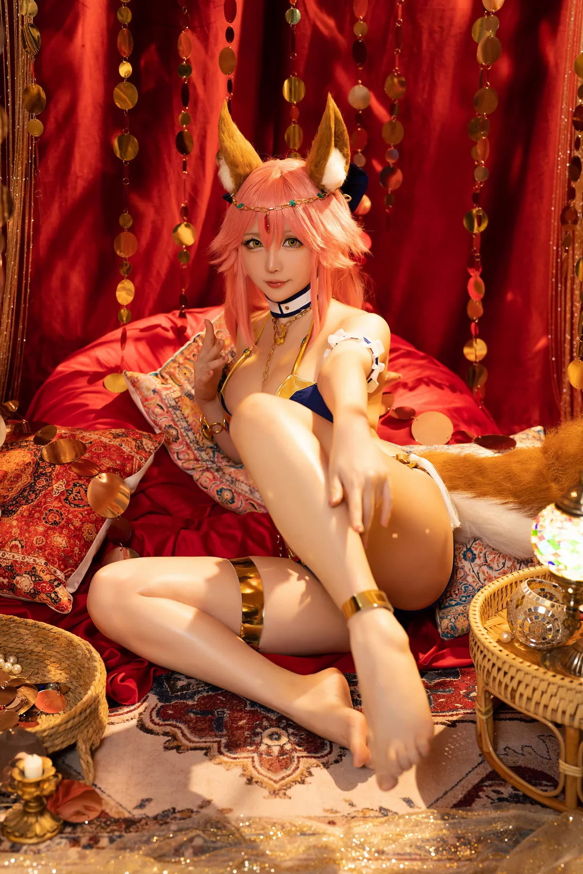 Coser小姐姐星之迟迟玉藻前舞娘主题居家私房性感金色边内衣秀豪乳诱惑写真36P