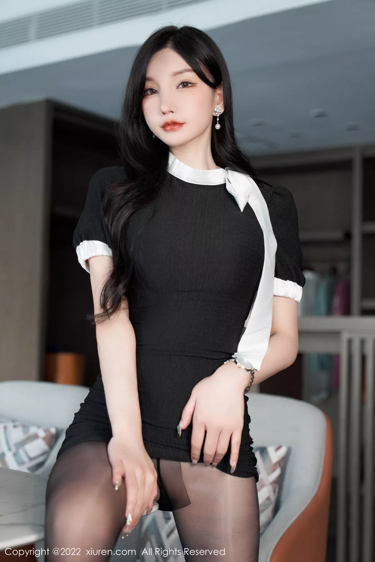 XiuRen第5848期_女神周于希Sally私房性感蓝色蕾丝内衣配超薄闪亮黑丝魅惑写真102P