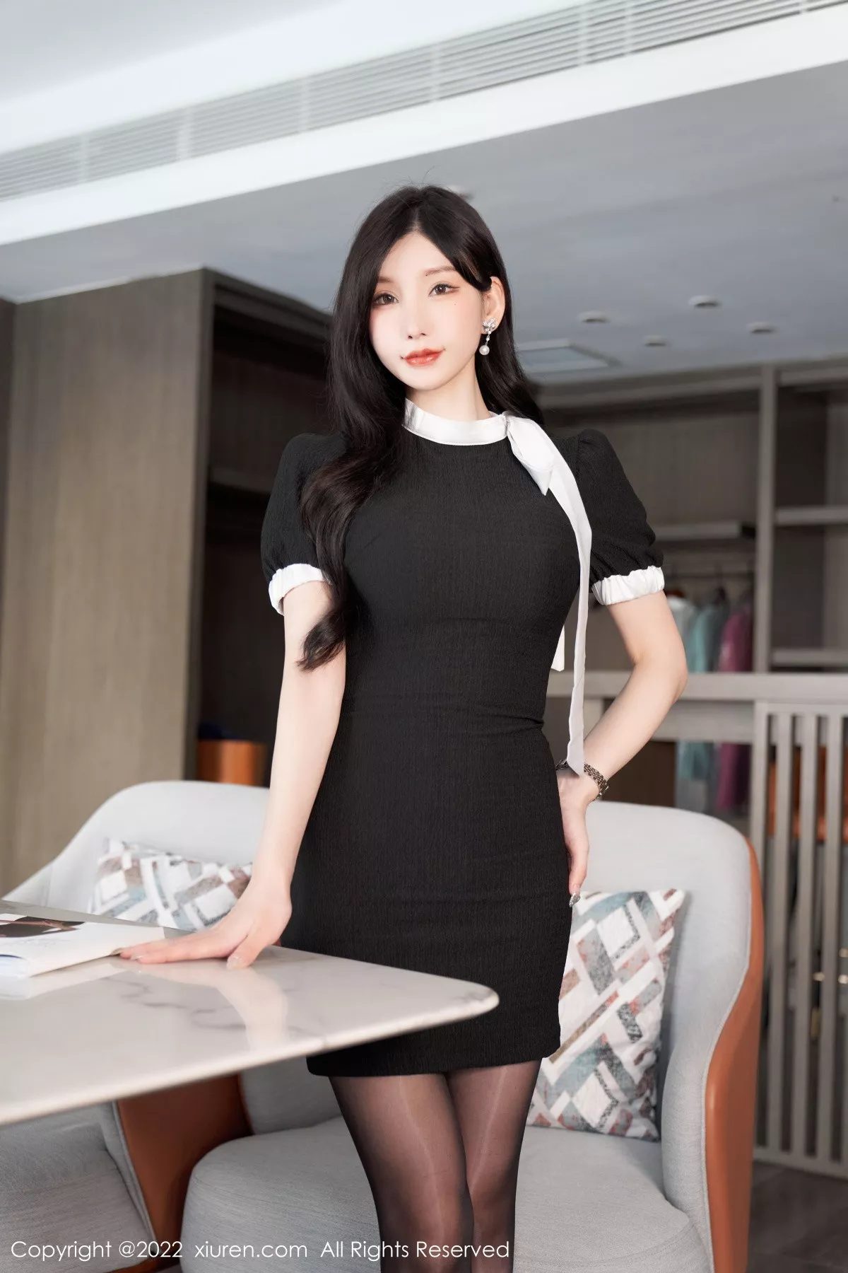 XiuRen第5848期_女神周于希Sally私房性感蓝色蕾丝内衣配超薄闪亮黑丝魅惑写真102P