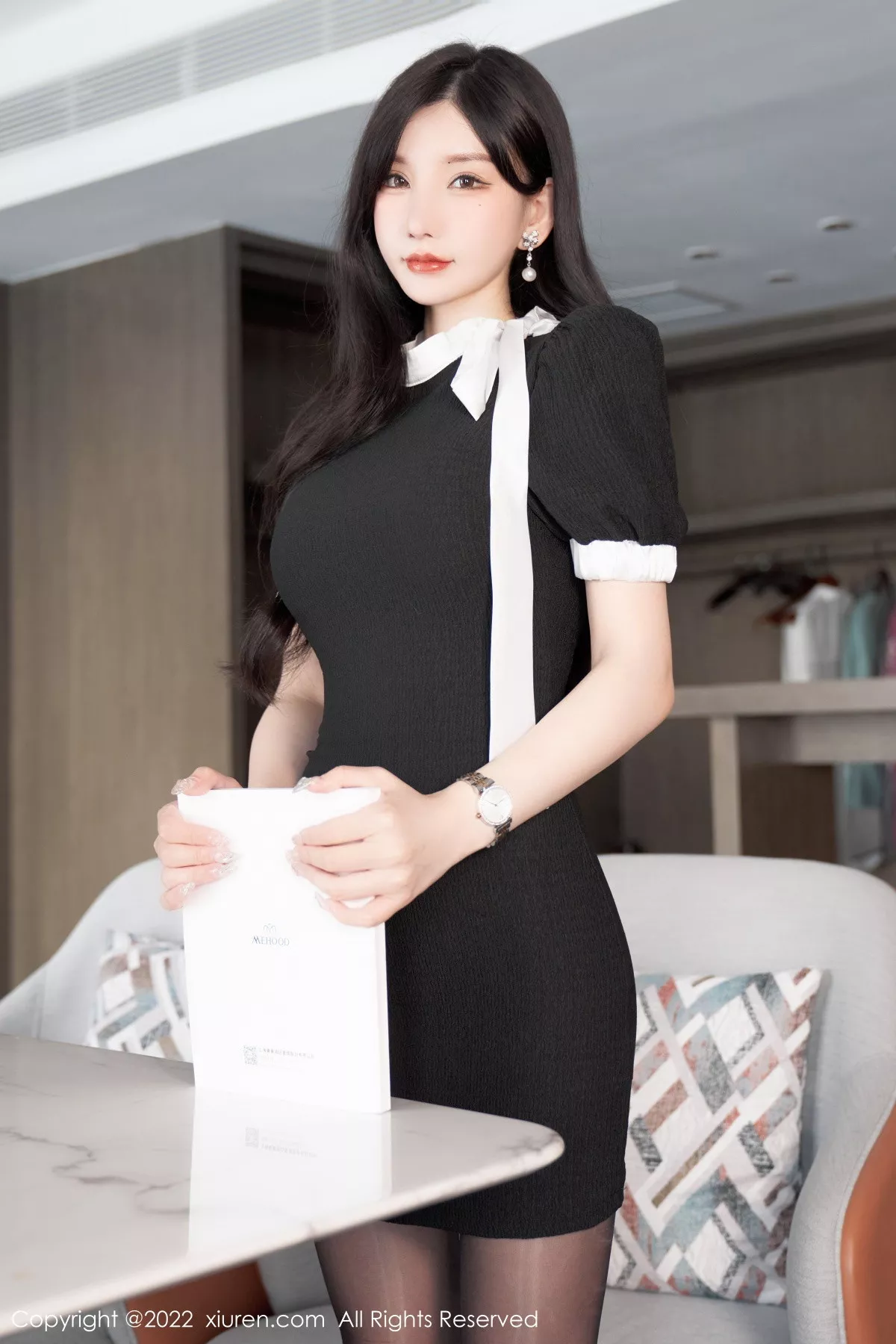 XiuRen第5848期_女神周于希Sally私房性感蓝色蕾丝内衣配超薄闪亮黑丝魅惑写真102P