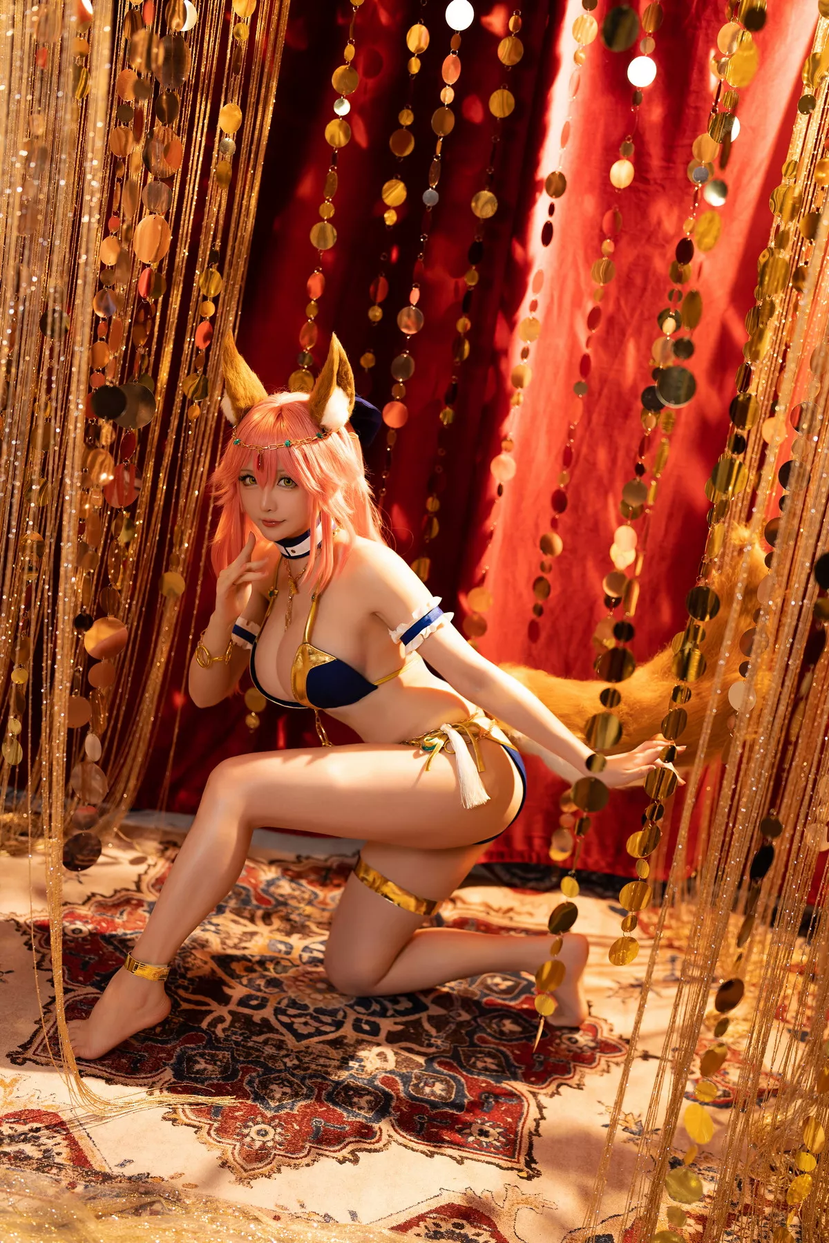 Coser小姐姐星之迟迟玉藻前舞娘主题居家私房性感金色边内衣秀豪乳诱惑写真36P