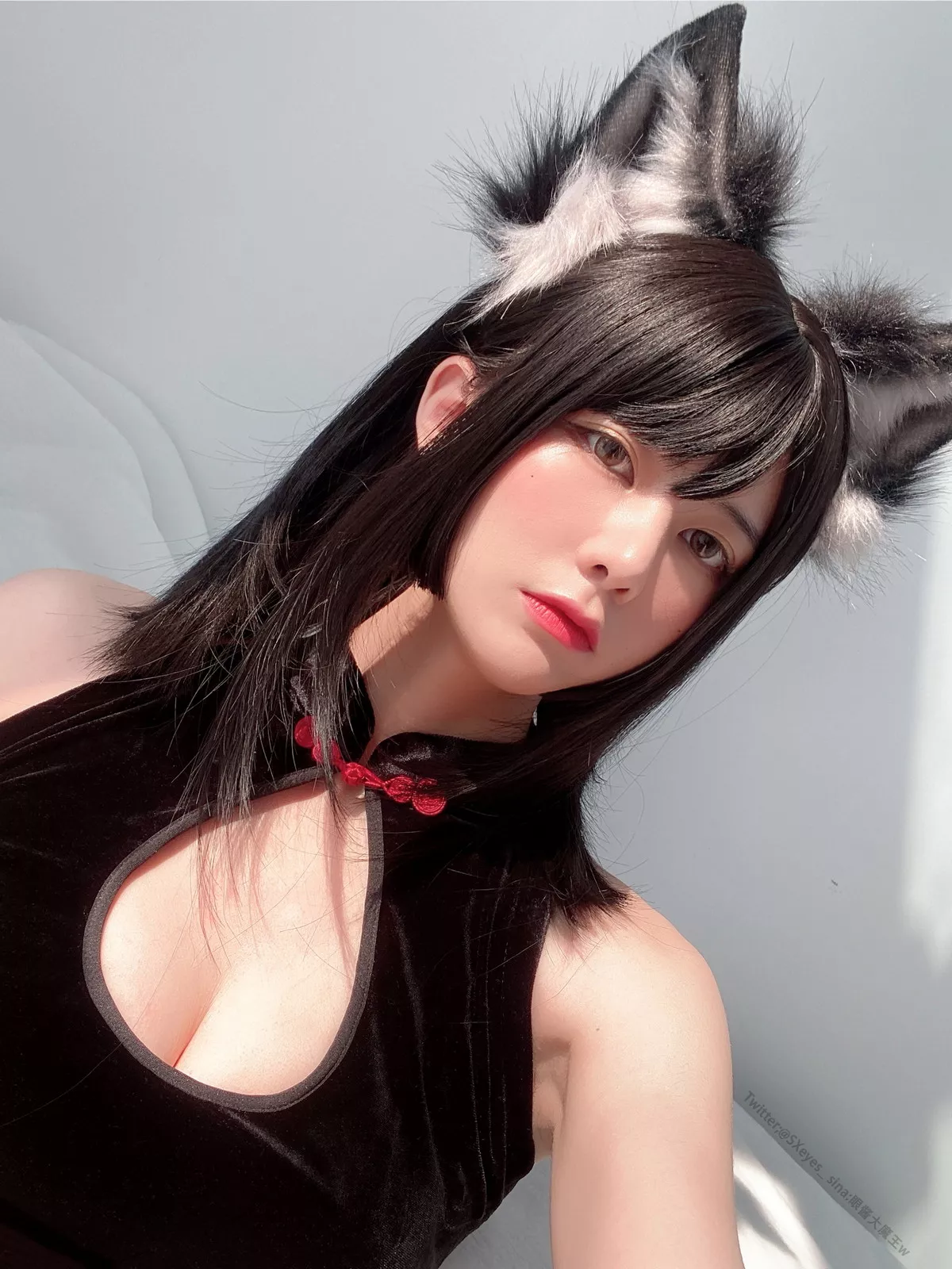 萌妹子眼酱大魔王旗袍主题私房性感情趣旗袍配黑丝袜秀翘臀美腿撩人诱惑写真34P