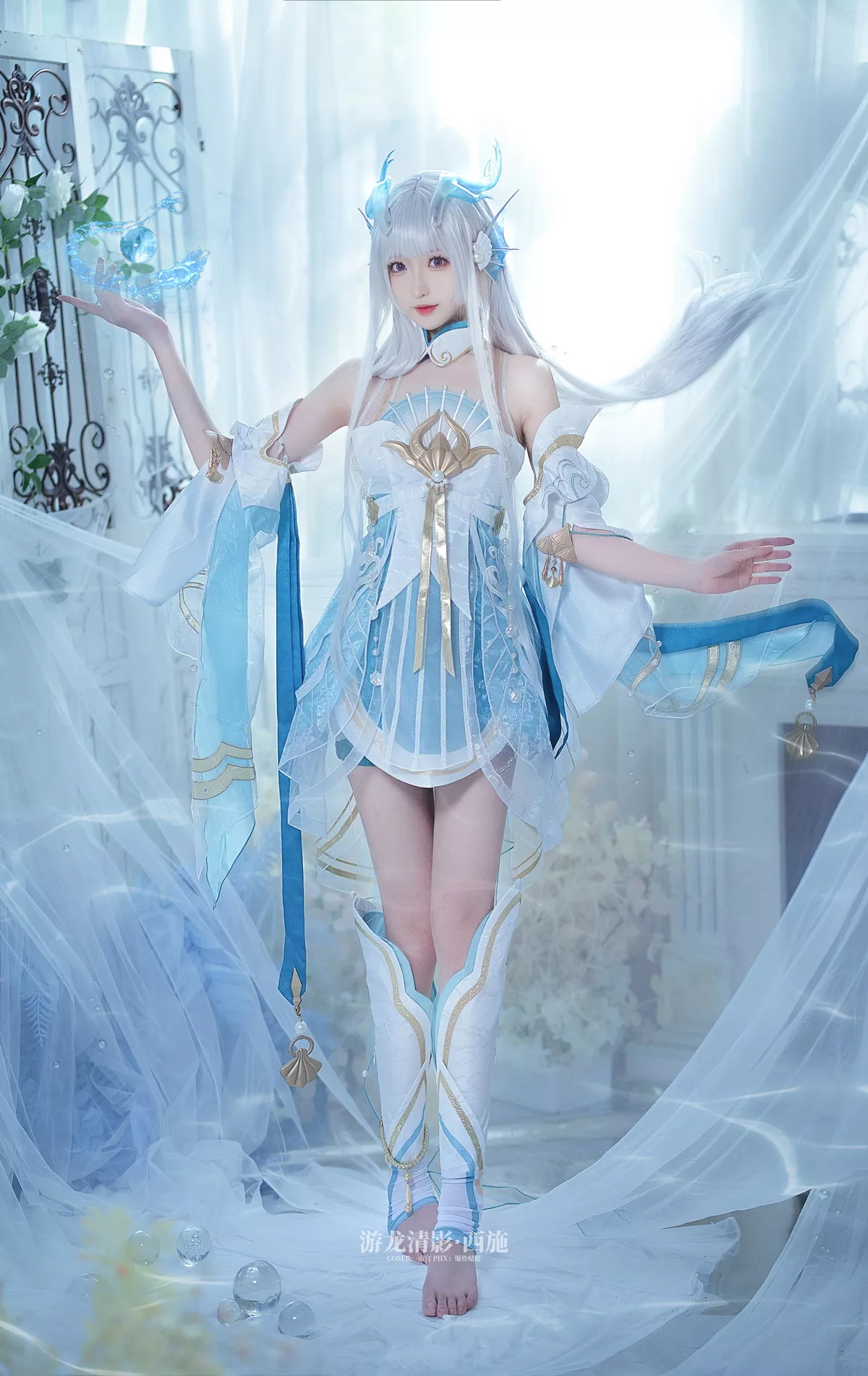 Coser小姐姐南宫西施主题私房性感露肩蓝色连衣裙秀白嫩美腿性感迷人写真27P