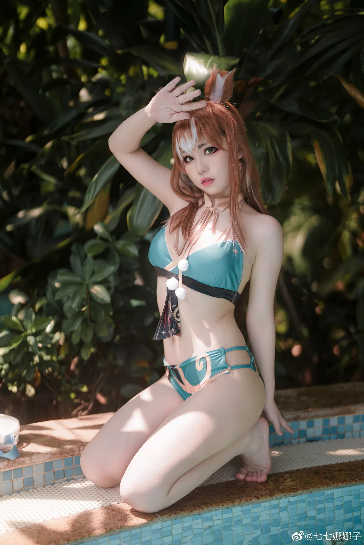 Coser美女七七娜娜子希娜吧主题户外泳池边性感比基尼秀完美身材迷人诱惑写真28P