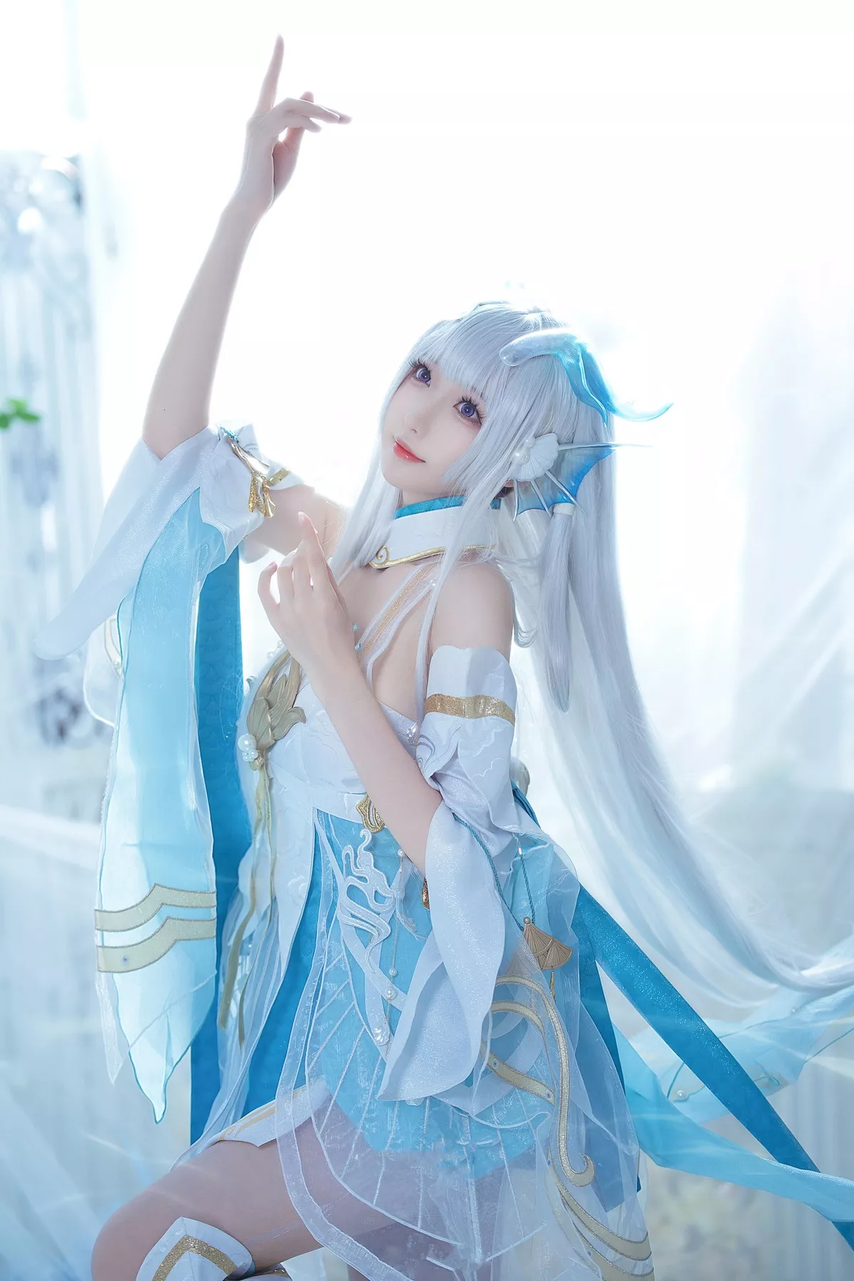 Coser小姐姐南宫西施主题私房性感露肩蓝色连衣裙秀白嫩美腿性感迷人写真27P