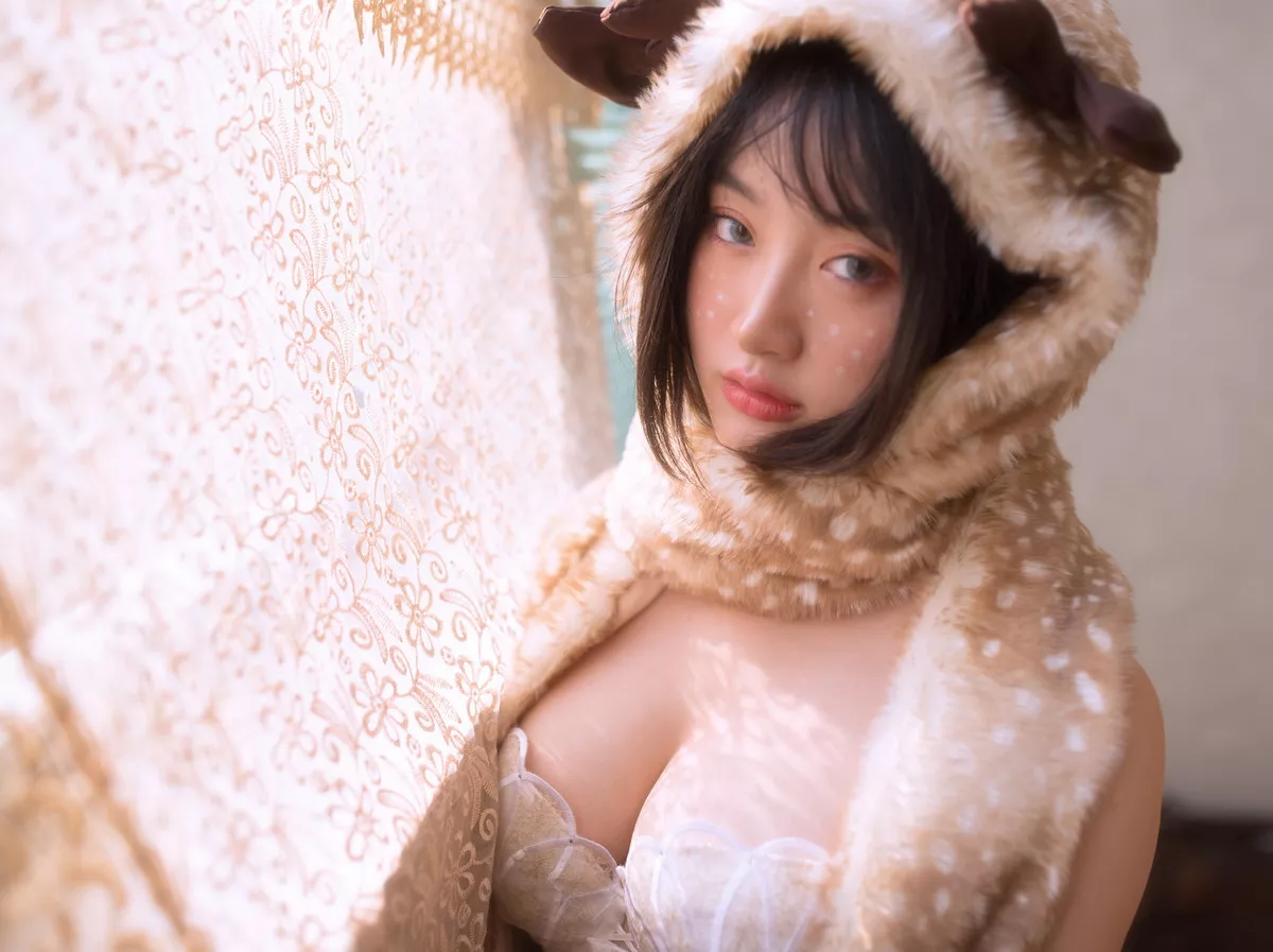 网络美女野百合圣诞主题私房性感小鹿装扮性感蕾丝内衣秀傲人豪乳诱惑写真34P