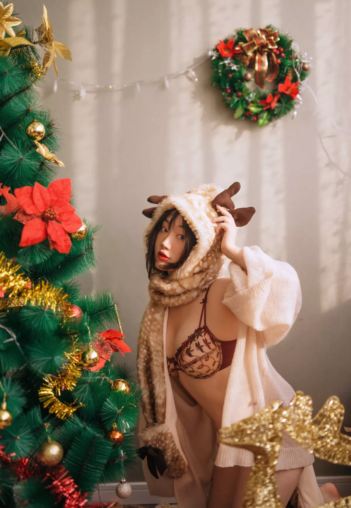 网络美女野百合圣诞主题私房性感小鹿装扮性感蕾丝内衣秀傲人豪乳诱惑写真34P