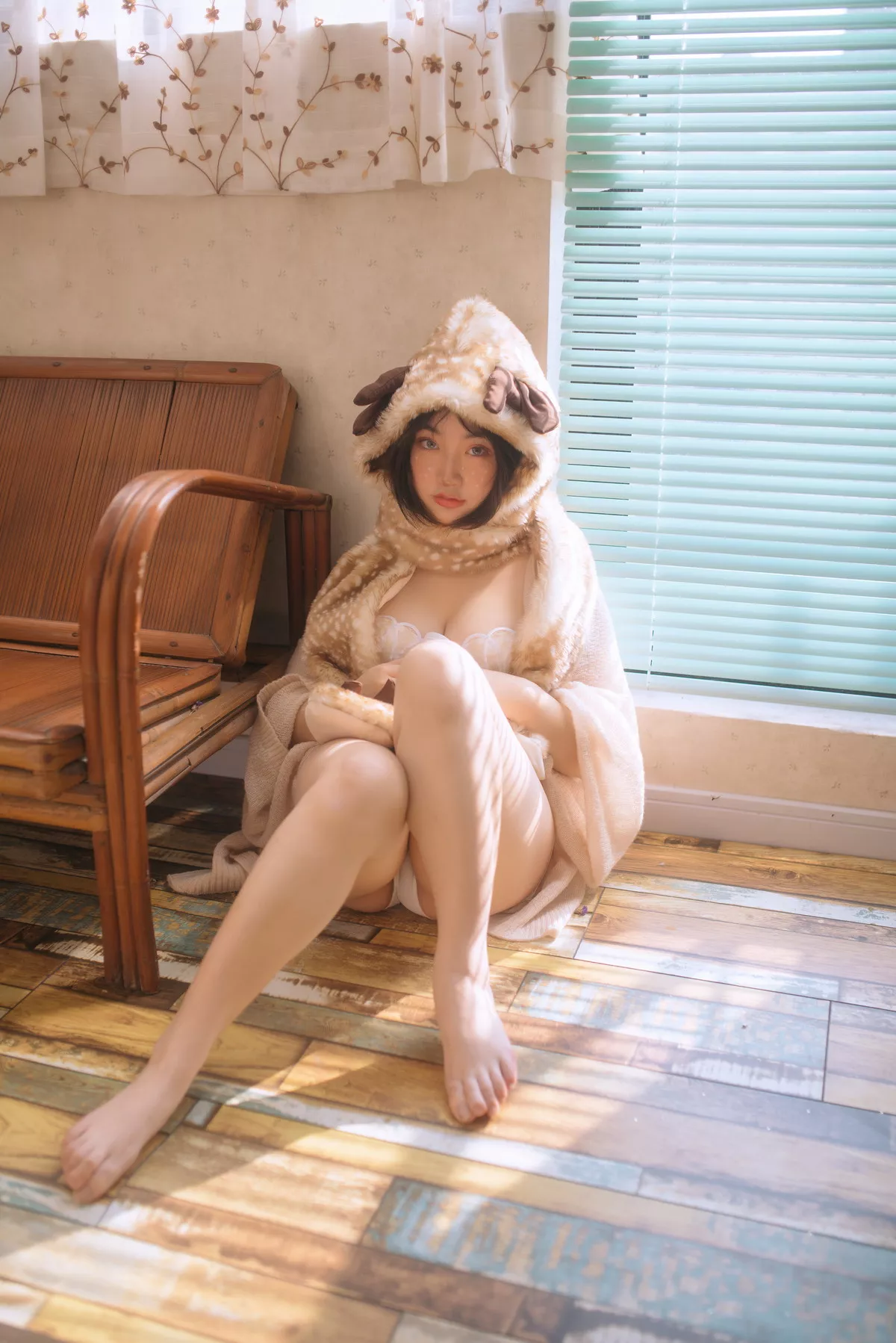 网络美女野百合圣诞主题私房性感小鹿装扮性感蕾丝内衣秀傲人豪乳诱惑写真34P