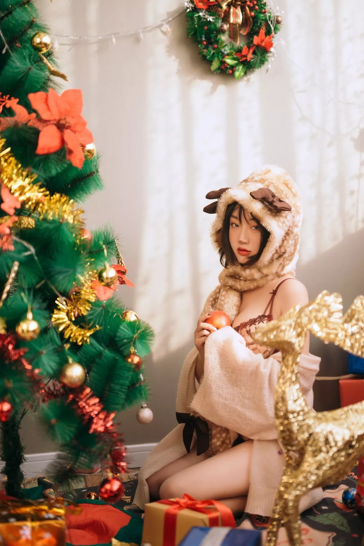 网络美女野百合圣诞主题私房性感小鹿装扮性感蕾丝内衣秀傲人豪乳诱惑写真34P