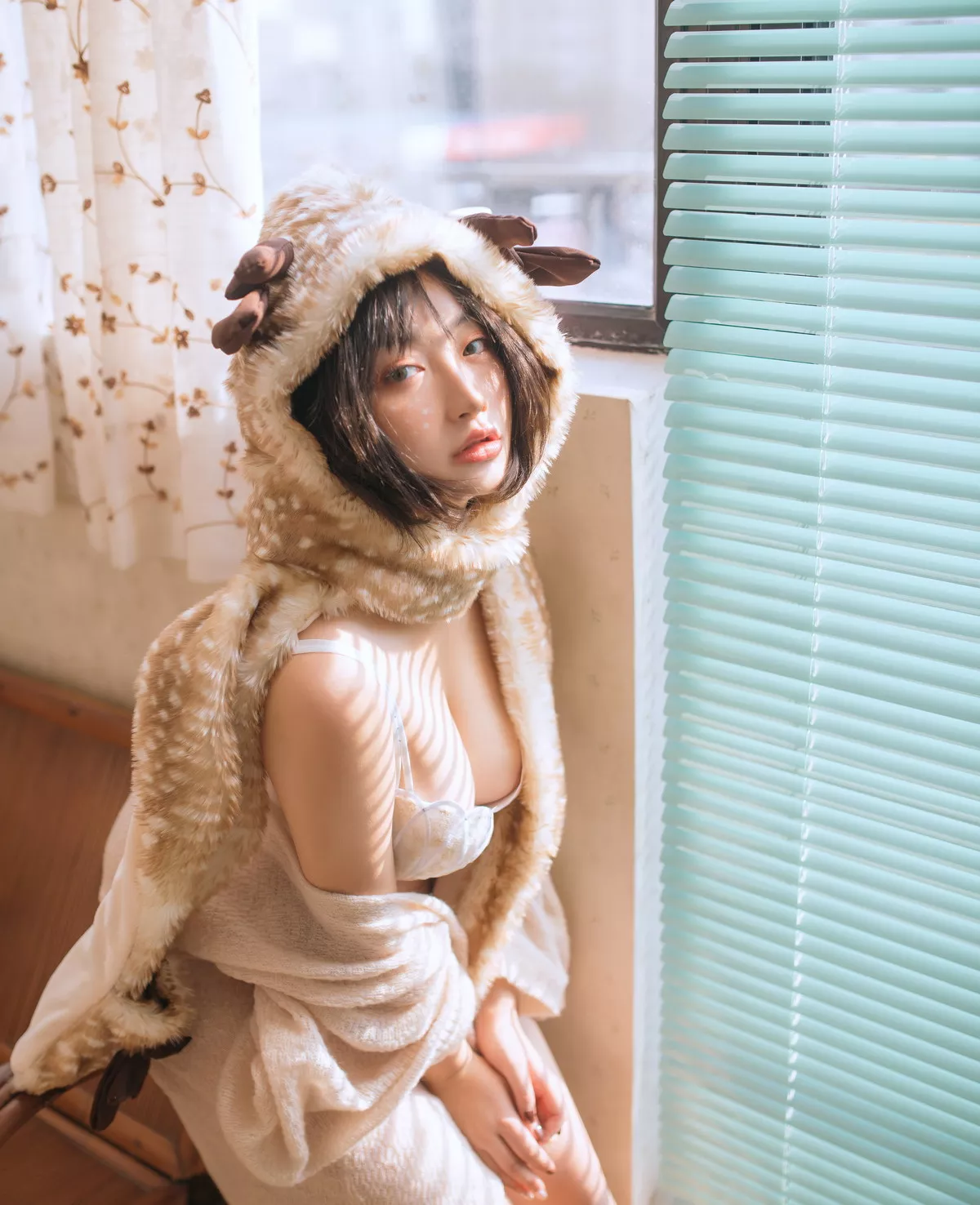 网络美女野百合圣诞主题私房性感小鹿装扮性感蕾丝内衣秀傲人豪乳诱惑写真34P