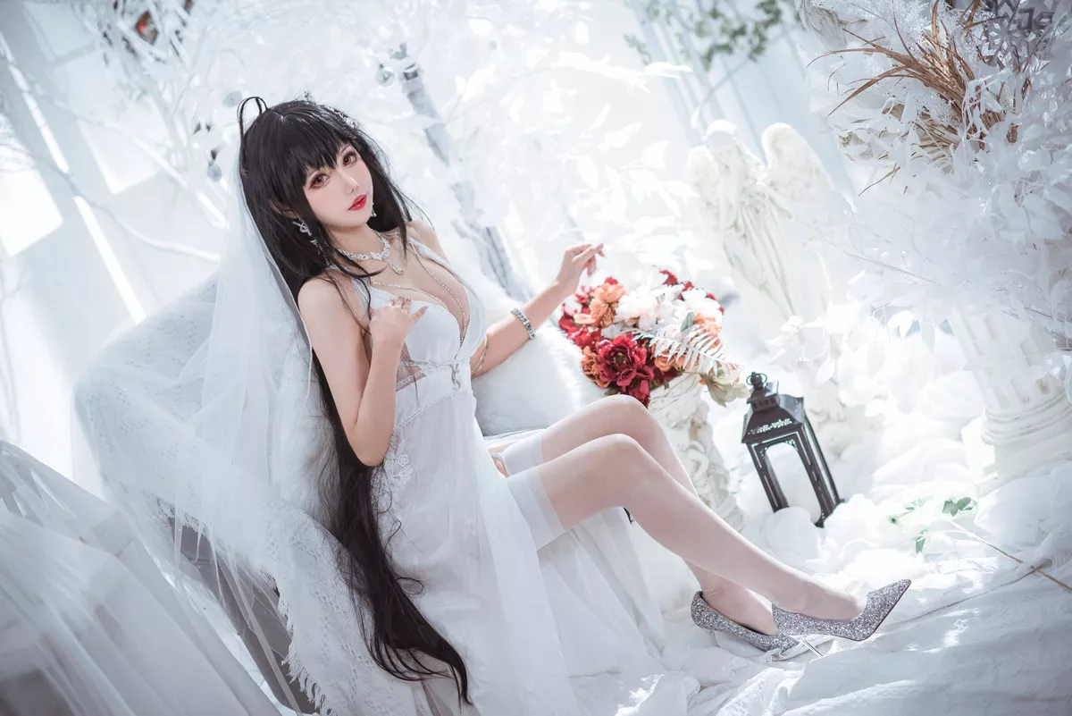 Coser美女仙女月大凤纯白婚纱主题性感白色薄纱配白色吊袜秀完美身材诱惑写真30P