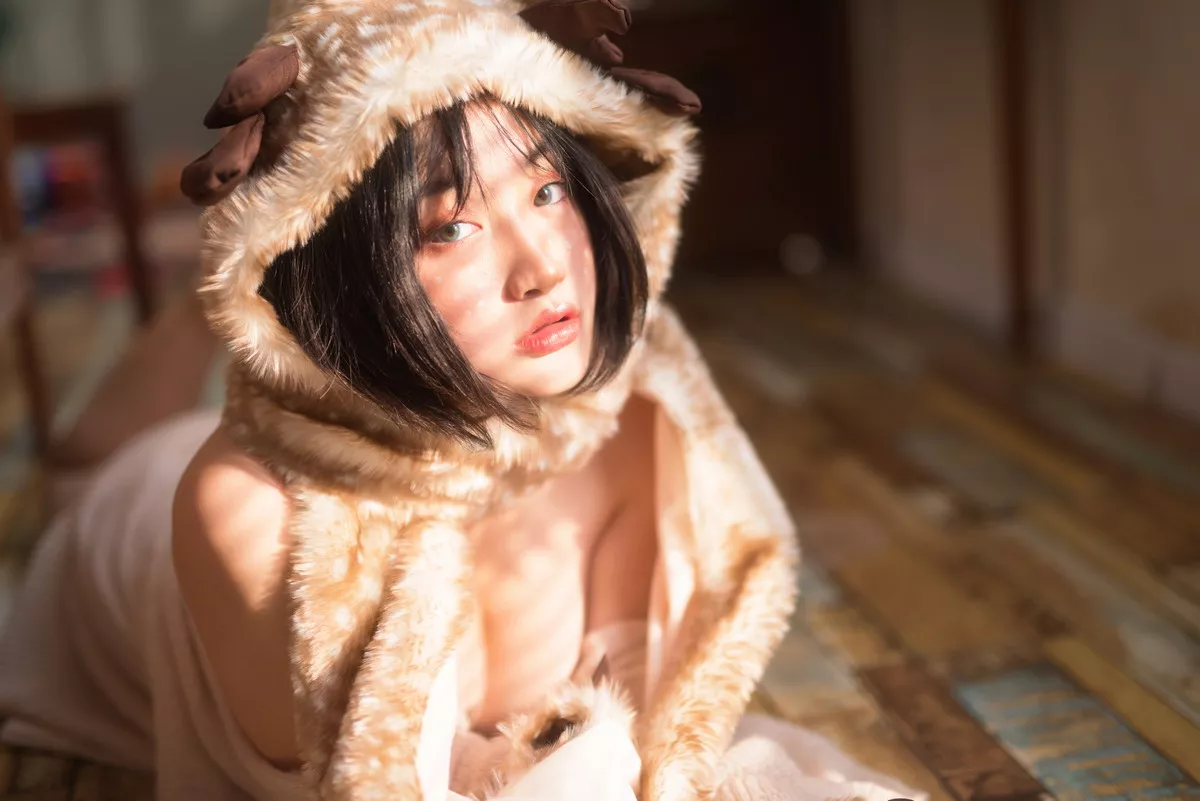 网络美女野百合圣诞主题私房性感小鹿装扮性感蕾丝内衣秀傲人豪乳诱惑写真34P