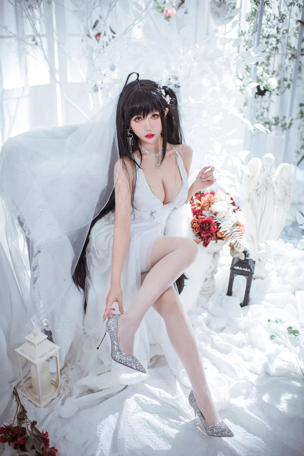Coser美女仙女月大凤纯白婚纱主题性感白色薄纱配白色吊袜秀完美身材诱惑写真30P