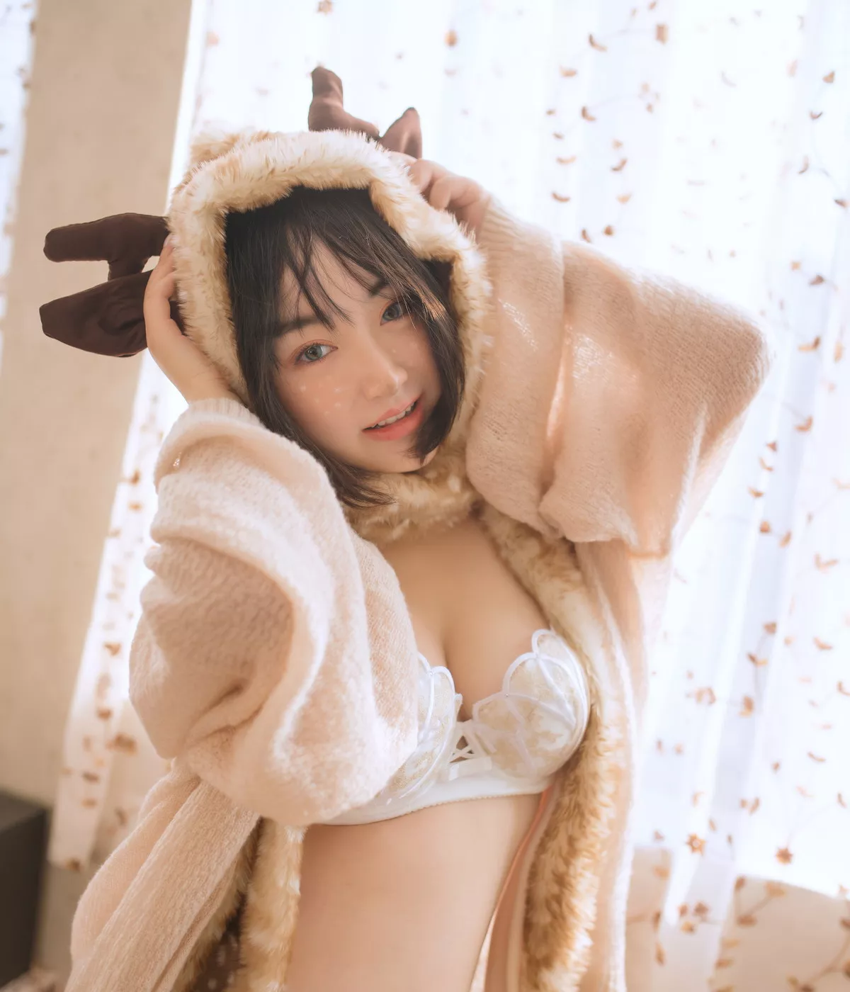 网络美女野百合圣诞主题私房性感小鹿装扮性感蕾丝内衣秀傲人豪乳诱惑写真34P