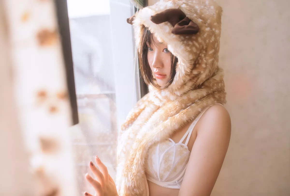 网络美女野百合圣诞主题私房性感小鹿装扮性感蕾丝内衣秀傲人豪乳诱惑写真34P