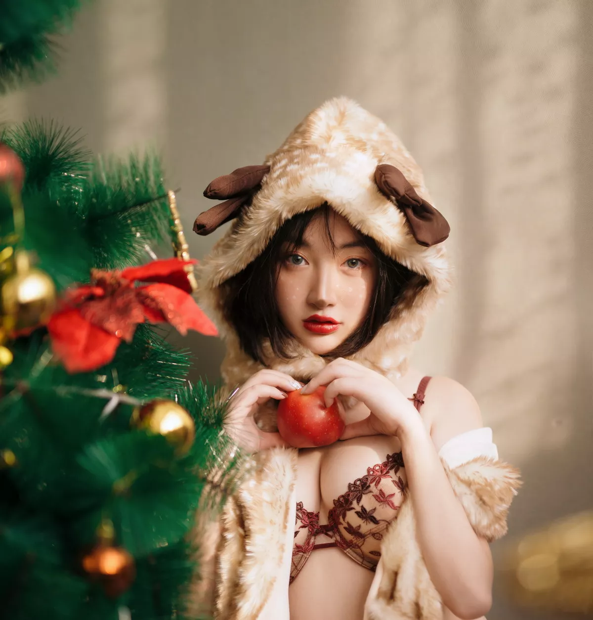 网络美女野百合圣诞主题私房性感小鹿装扮性感蕾丝内衣秀傲人豪乳诱惑写真34P