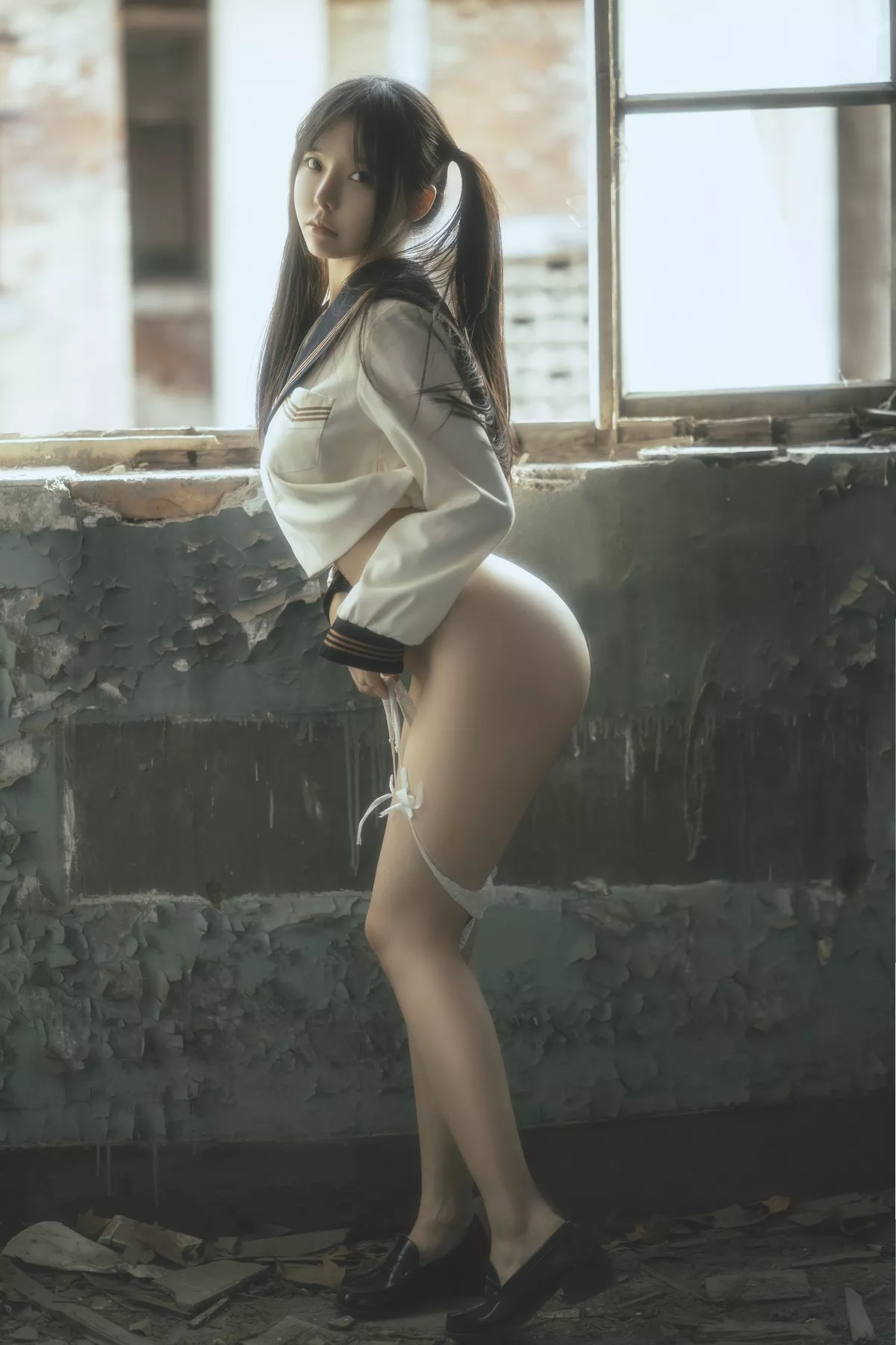 Coser美女六味帝皇酱废墟JK主题户外脱性感制服露白色内衣秀豪乳诱惑写真42P