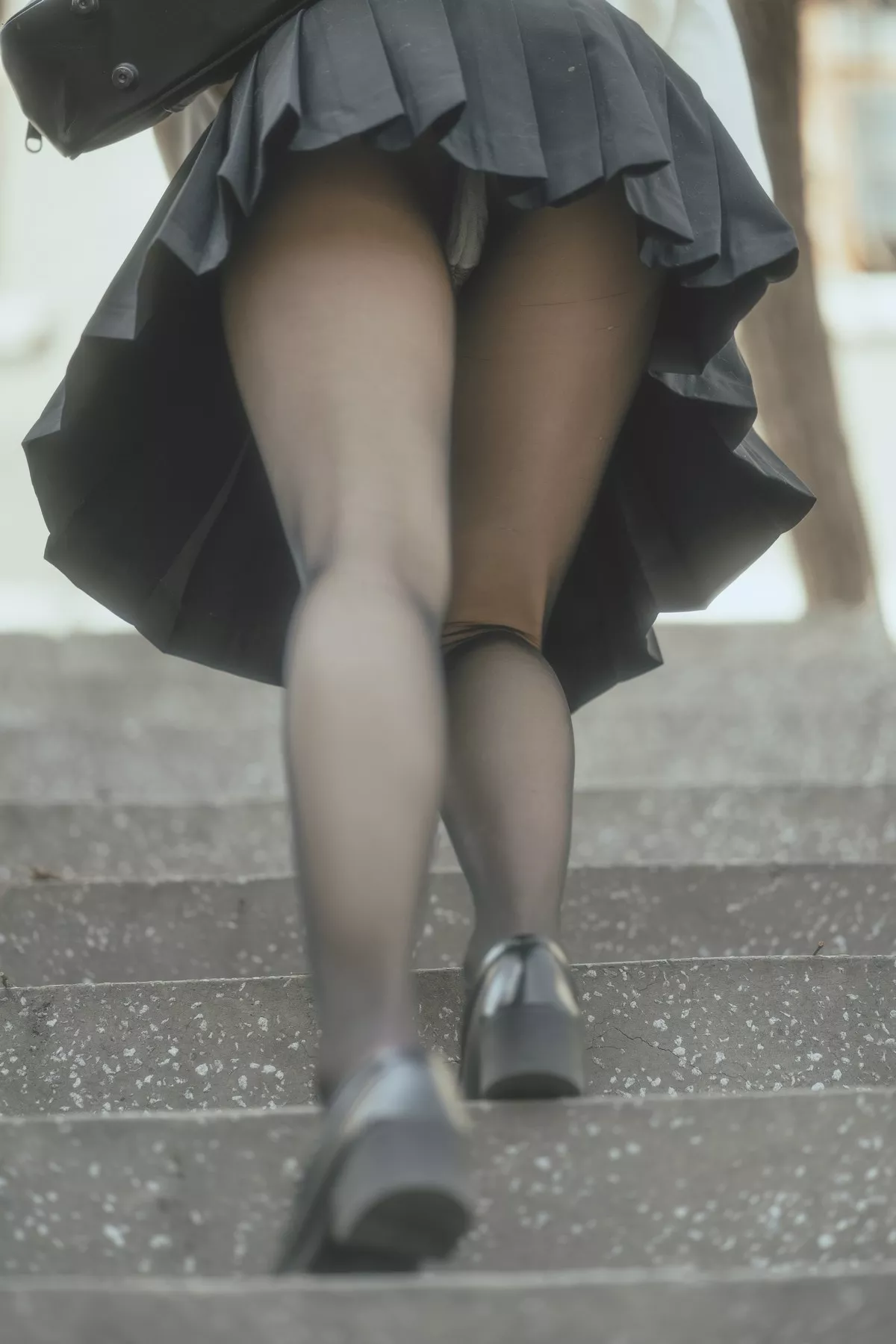 Coser美女六味帝皇酱废墟JK主题户外脱性感制服露白色内衣秀豪乳诱惑写真42P