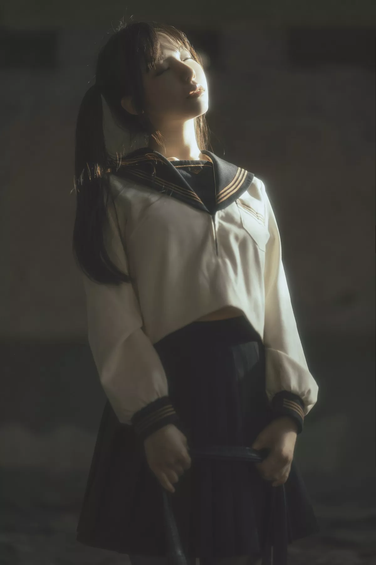 Coser美女六味帝皇酱废墟JK主题户外脱性感制服露白色内衣秀豪乳诱惑写真42P