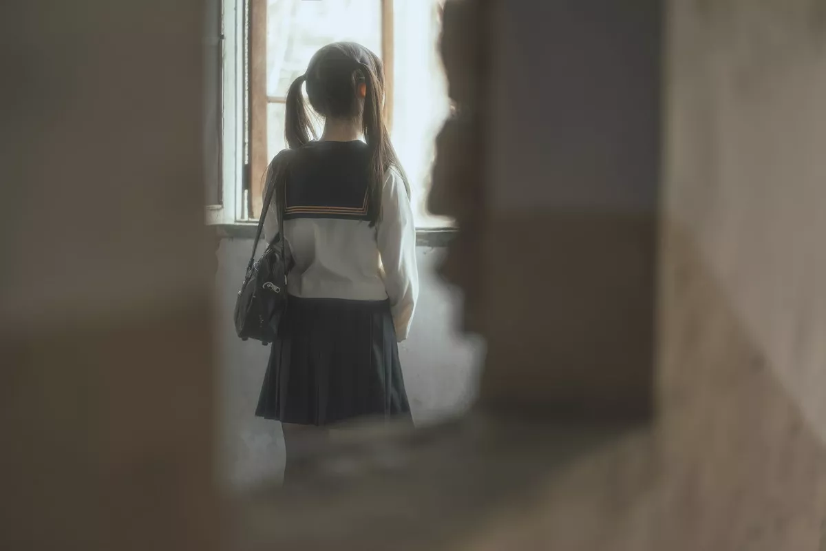 Coser美女六味帝皇酱废墟JK主题户外脱性感制服露白色内衣秀豪乳诱惑写真42P